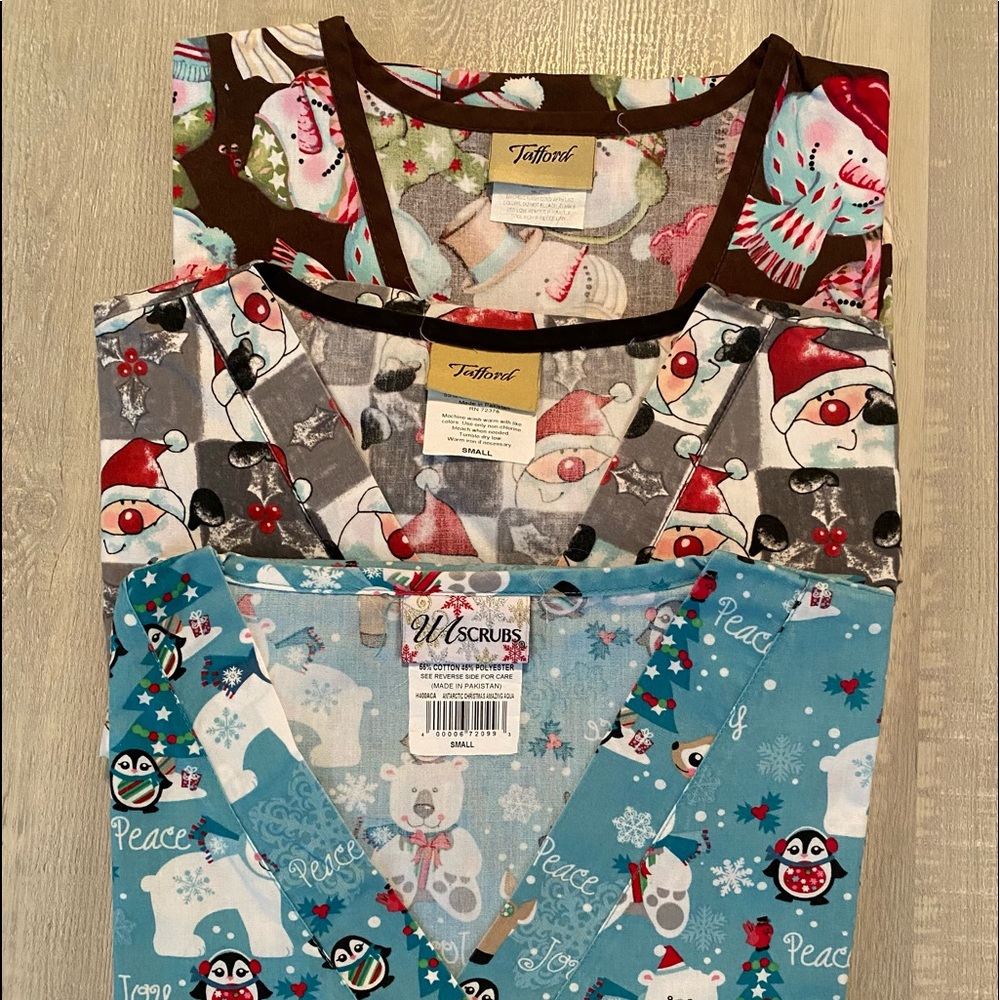 Christmas Scrub Tops!  Size small.